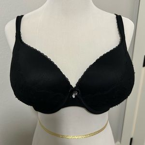 Victoria Secret BODY BY VICTORIA
Lace Push-Up Perfect Shape Bra